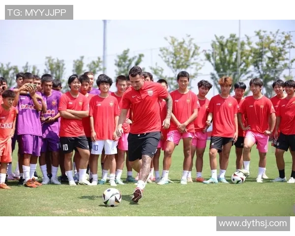 足球球星舆论分析：社交媒体影响力与公众形象塑造的双重博弈