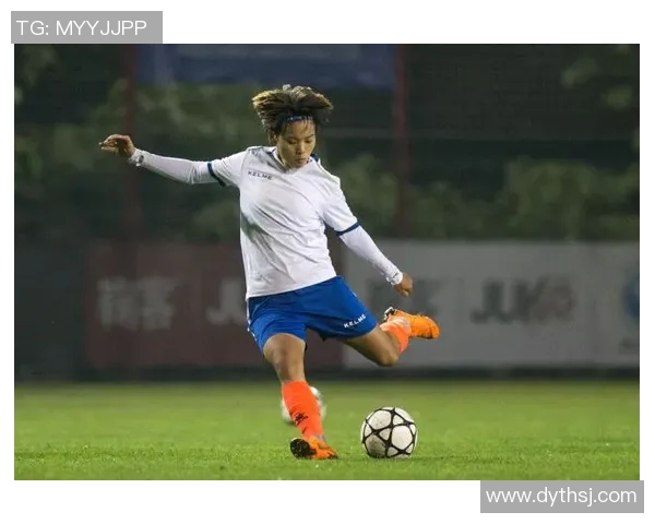 通过开女足球星卡赚取收入的途径与方法解析