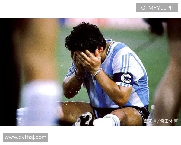 足球场上突然倒地死亡的球星背后隐藏的真相与悲剧故事